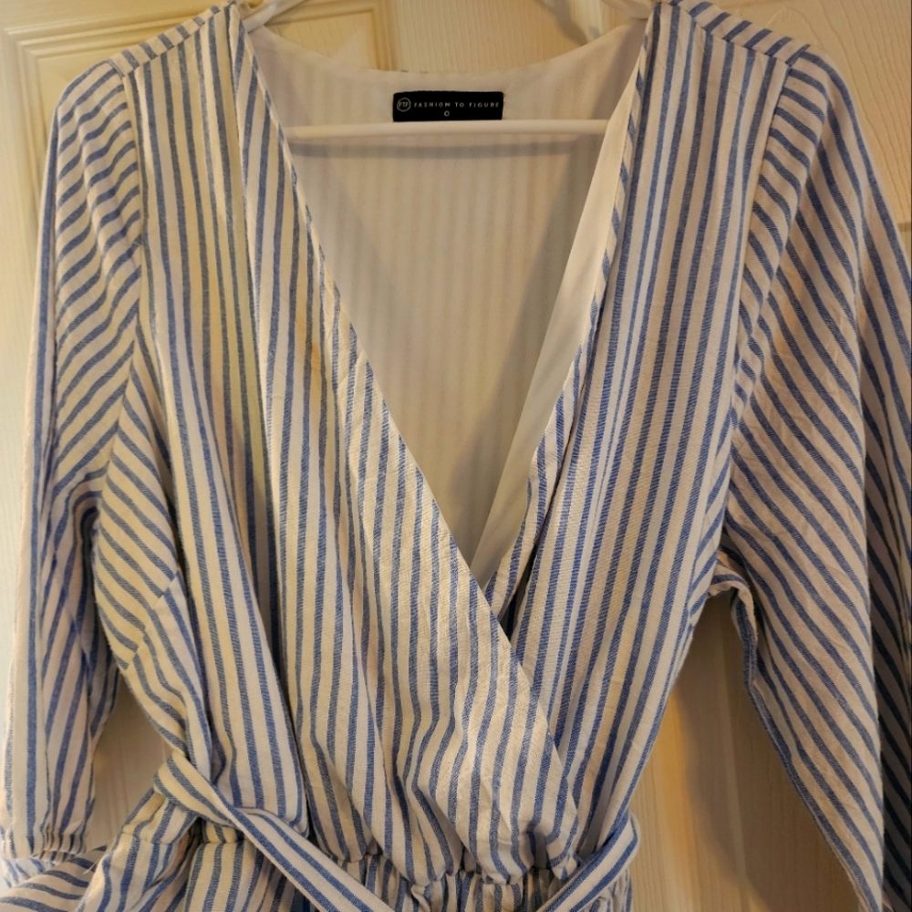 Fashion to Figure Faux Wrap Dress size 0
